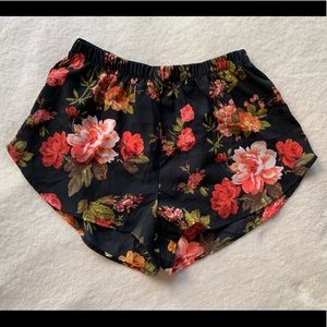 NWT Black Floral Printed Shorts Size Small